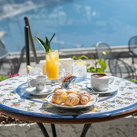 Ξενοδοχείο Amalfi Coast 3*